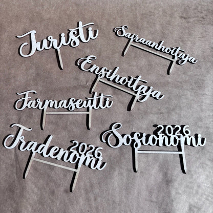 Kakkukoristeet, Ensihoitaja, Juristi, Sairaanhoitaja, Farmaseutti, Tradenomi, Sosionomi, Valmistujaiset 2026, Valmistujaiskakku, Kotimaista käsityötä