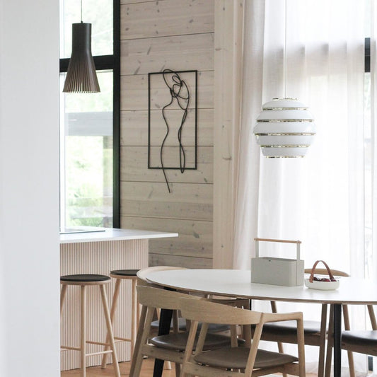 Eco Decor Oy Nainen puinen sisustustaulu olohuone woman - icodecor.com