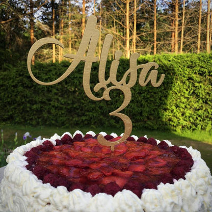 Kakkukoristeet Syntymäpäivä  omalla nimellä saa valita oma nimi sekä väri saada uniikki kakkukoriste puusta käsintehty icodecor.com Helsinki